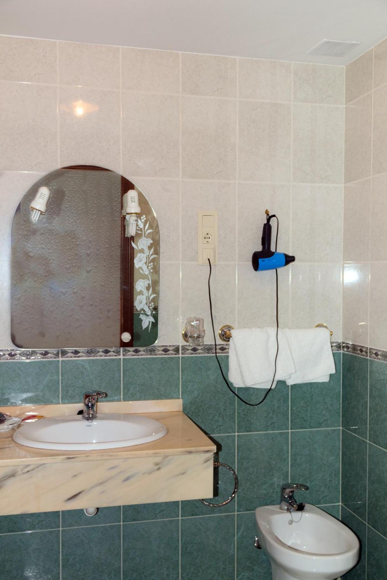 ויידנגוס דל פארמו Hotel Avenida III חדר תמונה